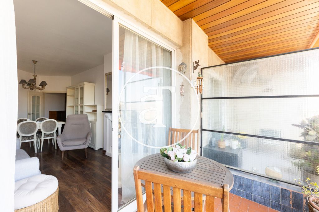 Piso de alquiler temporal de 3 habitaciones, terraza y 2 baños en L'Eixample 2