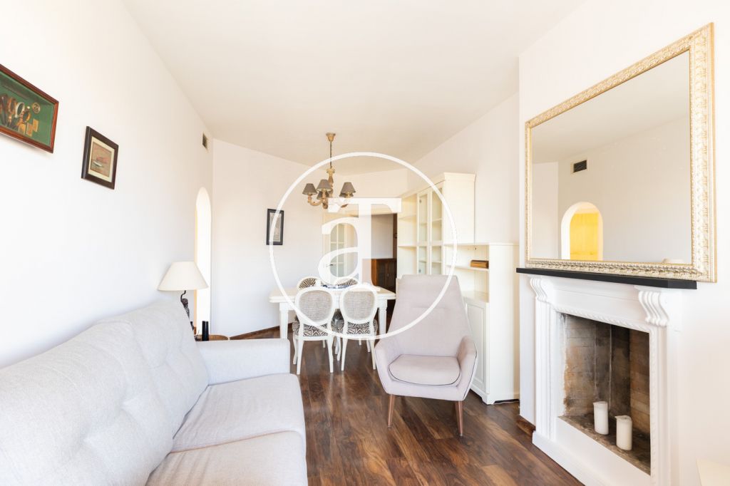 Piso de alquiler temporal de 3 habitaciones, terraza y 2 baños en L'Eixample 7