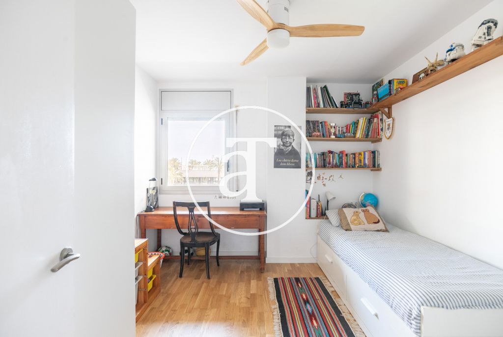 Piso de alquiler temporal de 2 habitaciones y 2 baños con terraza en Sant Martí 24