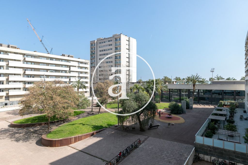 Piso de alquiler temporal de 2 habitaciones y 2 baños con terraza en Sant Martí 4