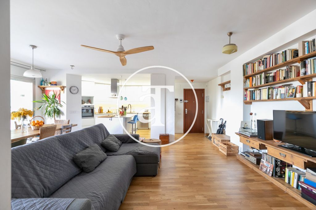 Piso de alquiler temporal de 2 habitaciones y 2 baños con terraza en Sant Martí 9