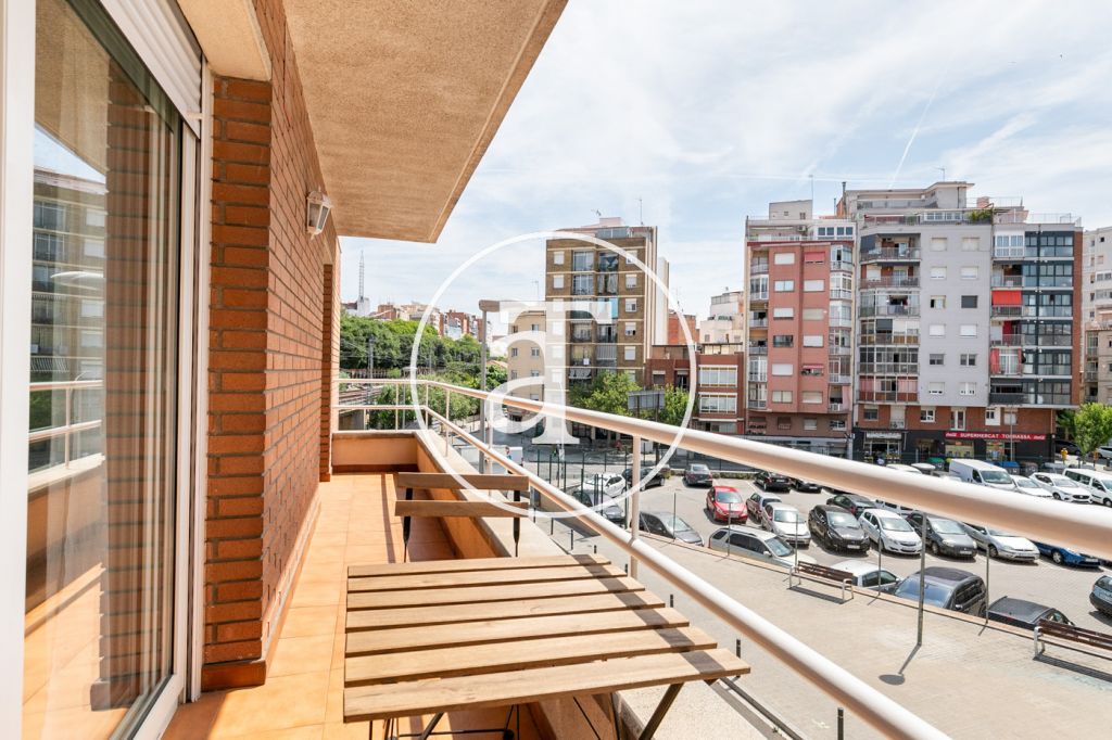 Monthly rental apartment with 3 bedrooms in Hospitalet 11
