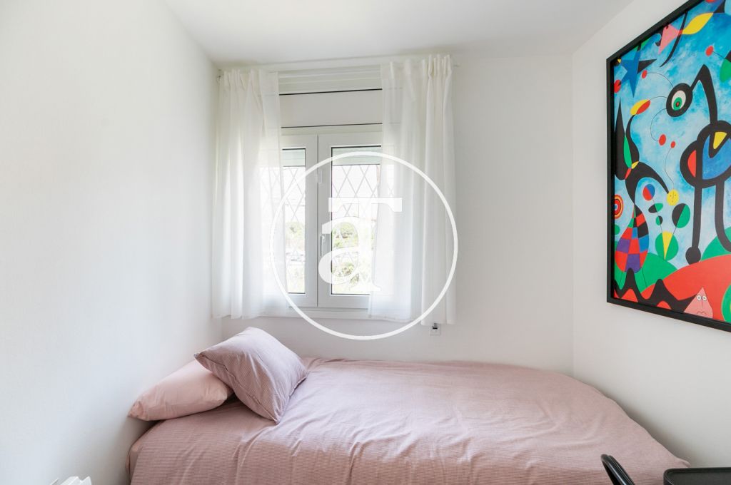 Monthly rental apartment with 3 bedrooms in Hospitalet 26