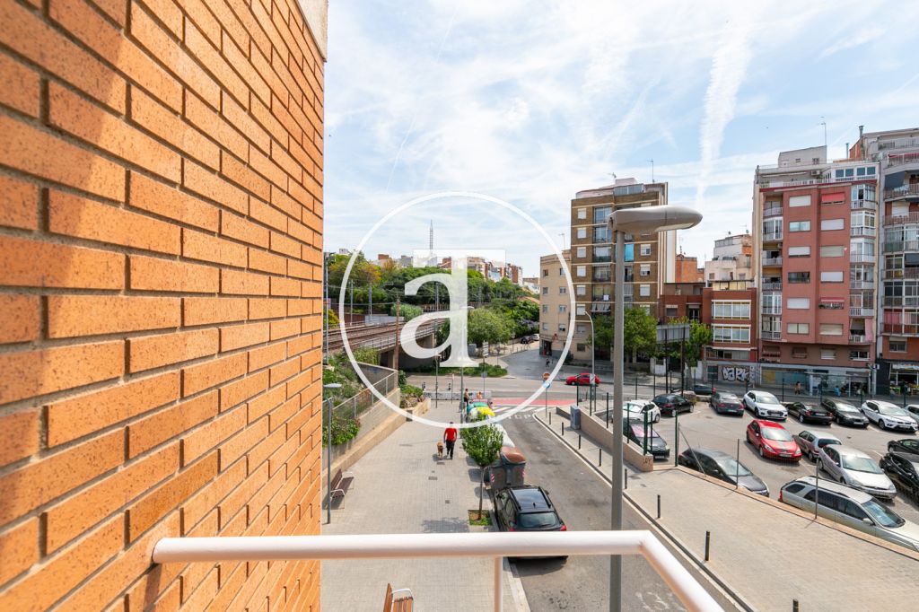 Monthly rental apartment with 3 bedrooms in Hospitalet 24