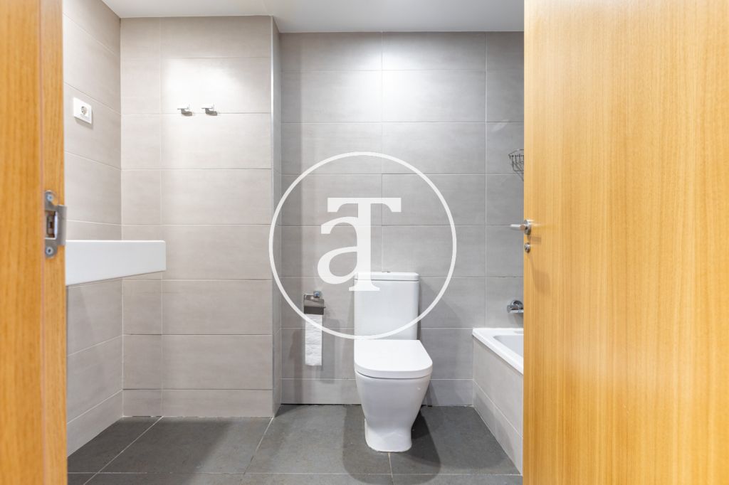 Bright apartment for rent with 2 bedrooms, 1 bathroom, with terrace, in a building with swimming pool in Vollpelleres 22