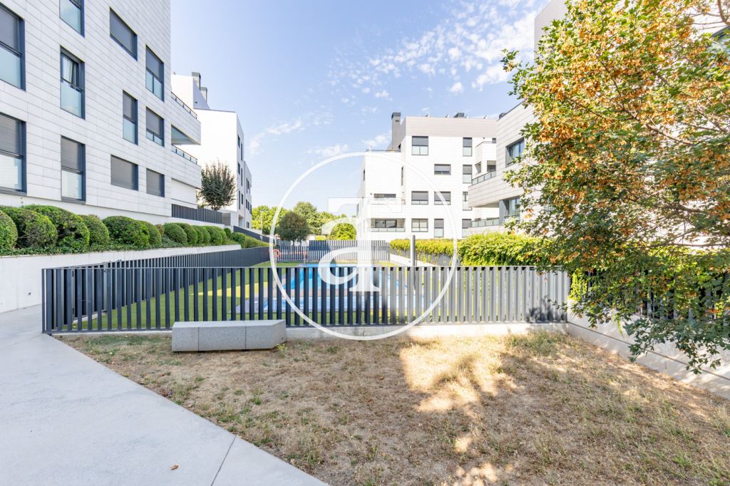 Bright apartment for rent with 2 bedrooms, 1 bathroom, with terrace, in a building with swimming pool in Vollpelleres 32