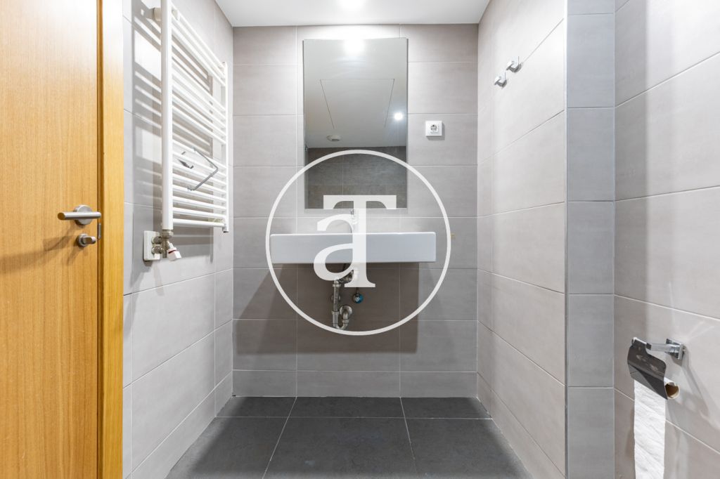 Bright apartment for rent with 2 bedrooms, 1 bathroom, with terrace, in a building with swimming pool in Vollpelleres 24