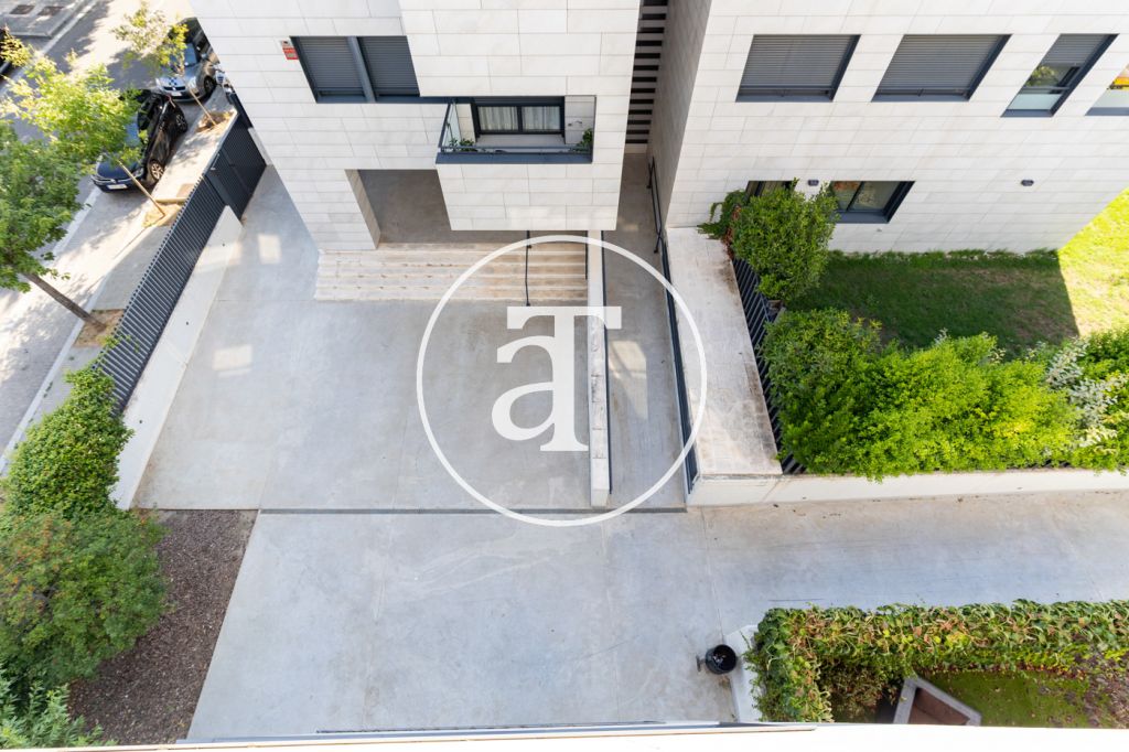 Bright apartment for rent with 2 bedrooms, 1 bathroom, with terrace, in a building with swimming pool in Vollpelleres 7