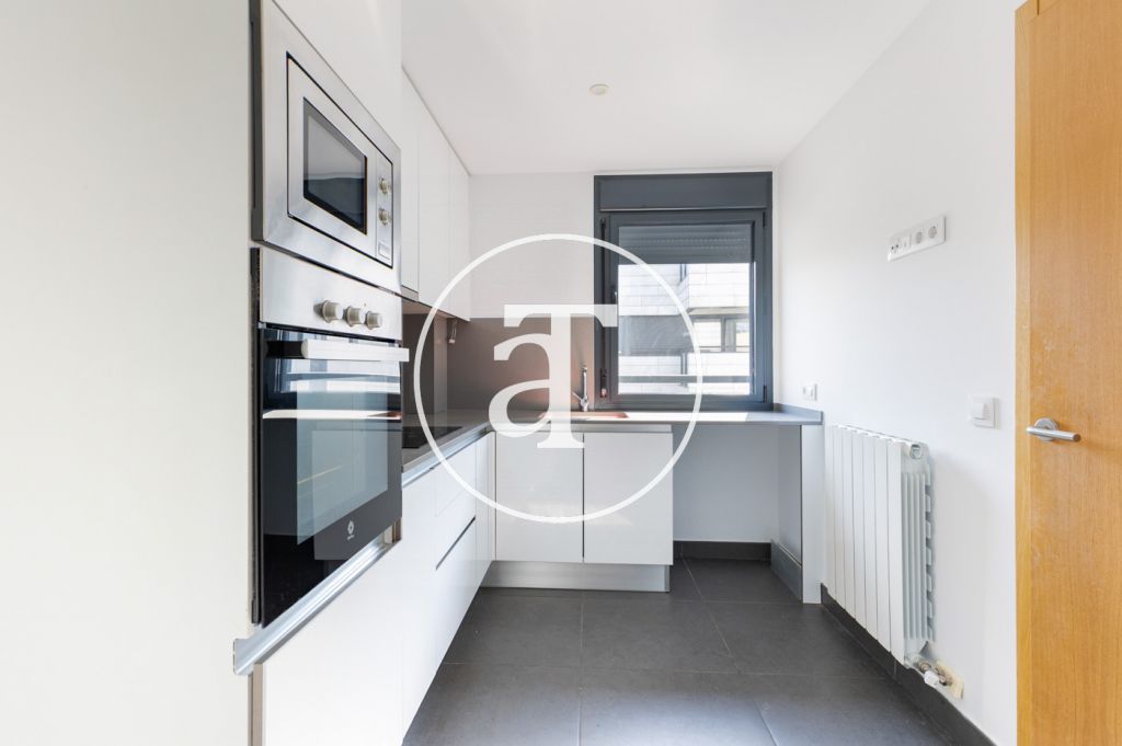 Bright apartment for rent with 2 bedrooms, 1 bathroom, with terrace, in a building with swimming pool in Vollpelleres 11