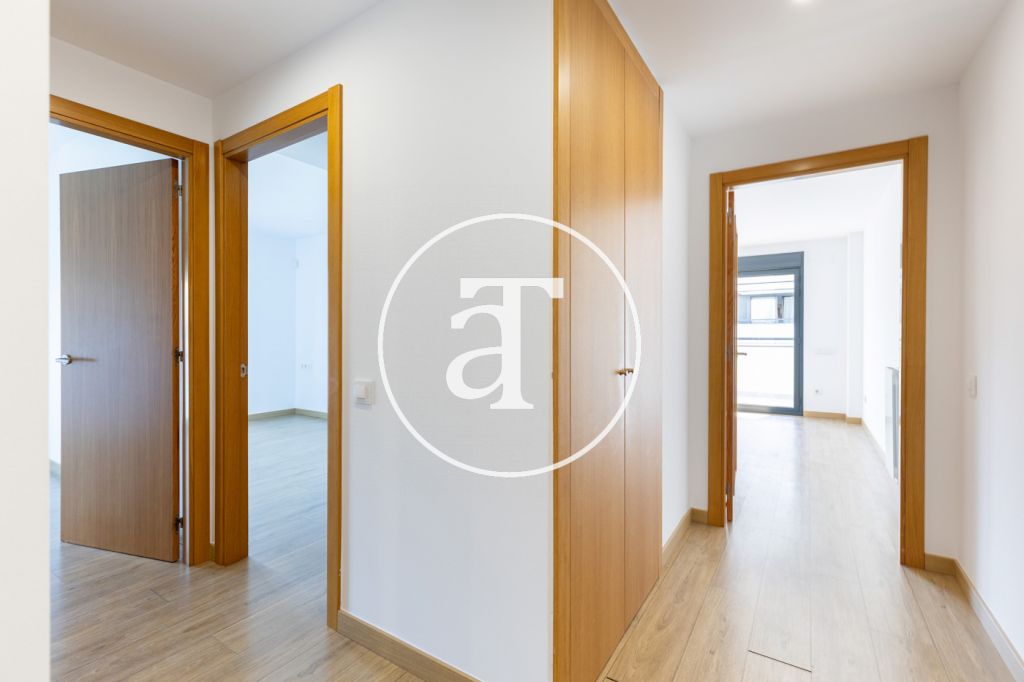Bright apartment for rent with 2 bedrooms, 1 bathroom, with terrace, in a building with swimming pool in Vollpelleres 17
