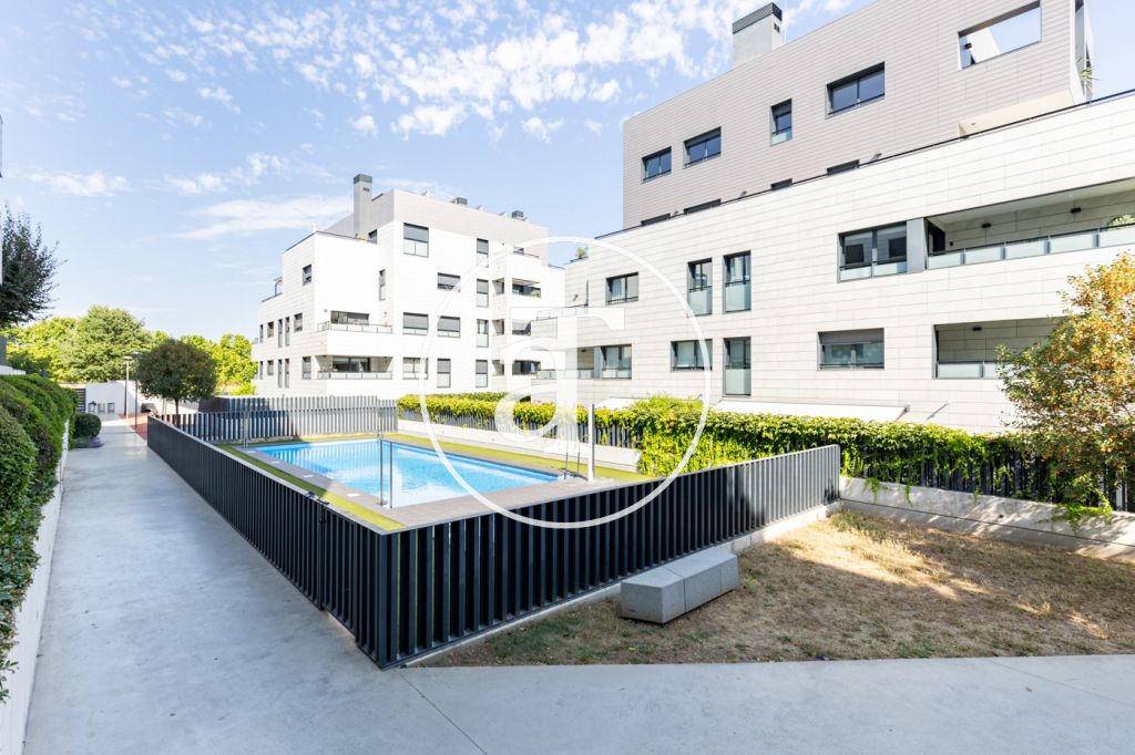 Bright apartment for rent with 2 bedrooms, 1 bathroom, with terrace, in a building with swimming pool in Vollpelleres