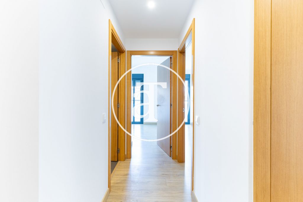 Bright apartment for rent with 2 bedrooms, 1 bathroom, with terrace, in a building with swimming pool in Vollpelleres 14