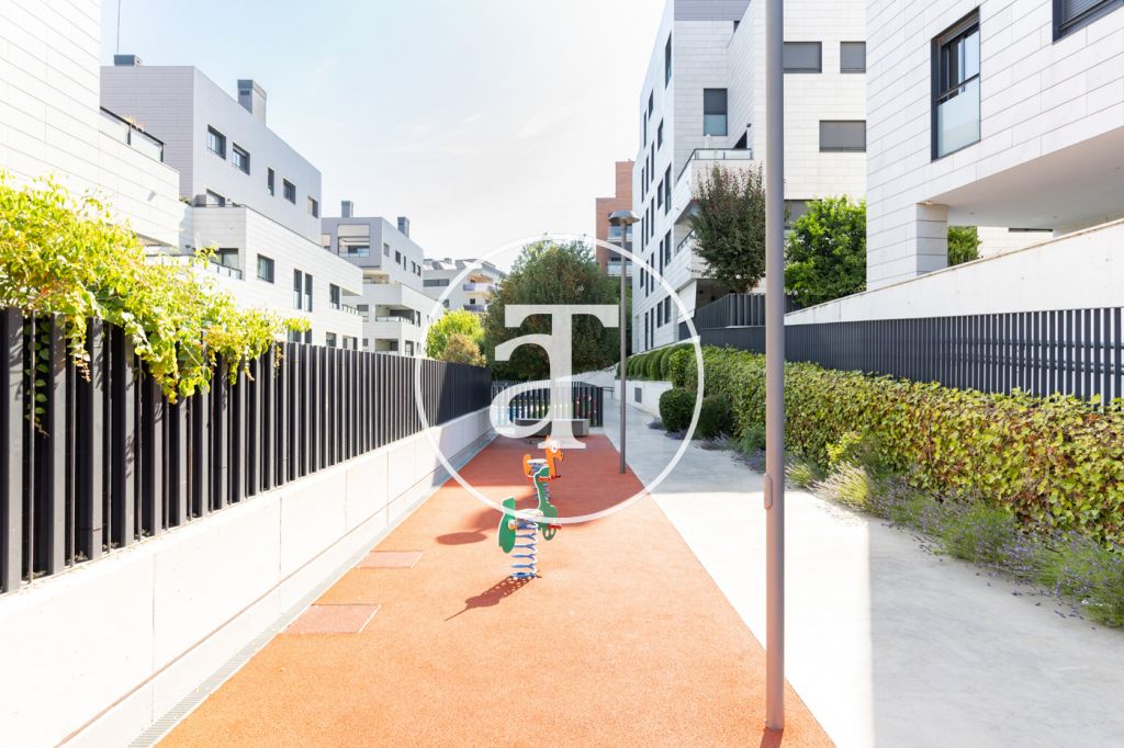 Bright apartment for rent with 2 bedrooms, 1 bathroom, with terrace, in a building with swimming pool in Vollpelleres 35