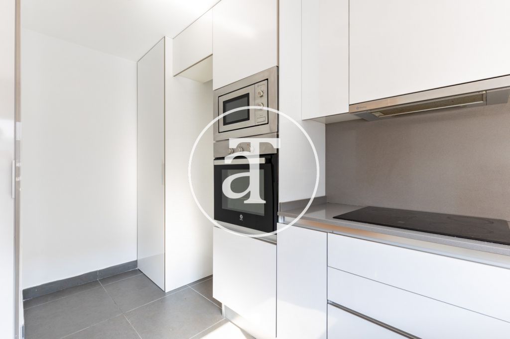 Bright apartment for rent with 2 bedrooms, 1 bathroom, with terrace, in a building with swimming pool in Vollpelleres 12