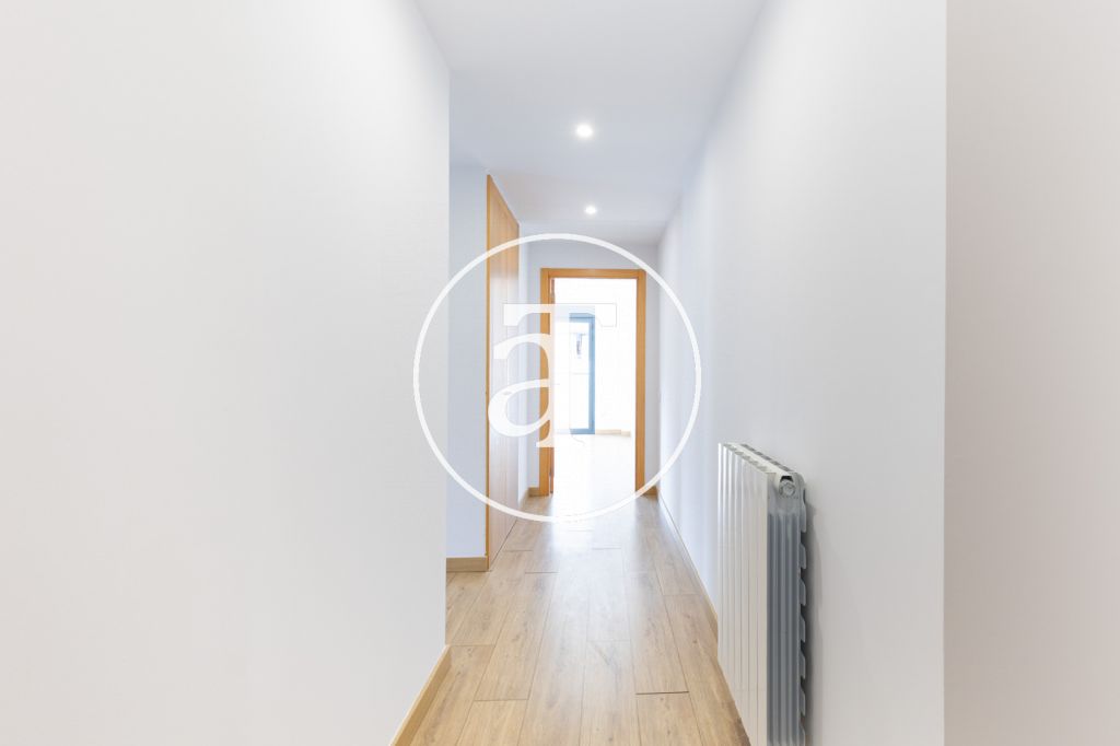 Bright apartment for rent with 2 bedrooms, 1 bathroom, with terrace, in a building with swimming pool in Vollpelleres 13