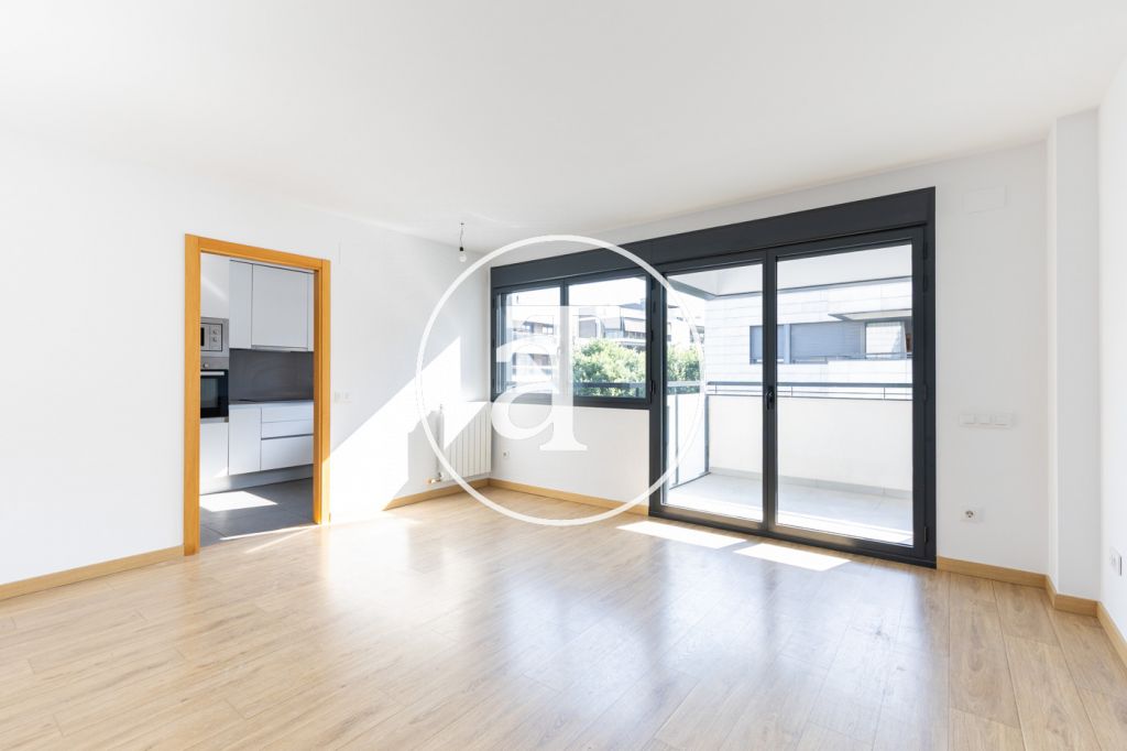 Bright apartment for rent with 2 bedrooms, 1 bathroom, with terrace, in a building with swimming pool in Vollpelleres 2