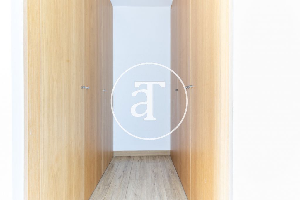 Bright apartment for rent with 2 bedrooms, 1 bathroom, with terrace, in a building with swimming pool in Vollpelleres 20