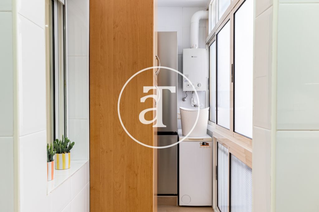 Monthly rental apartment with 2 bedrooms, 1 bathroom, study and terrace with views next to the Gran Via 2 shopping center 21