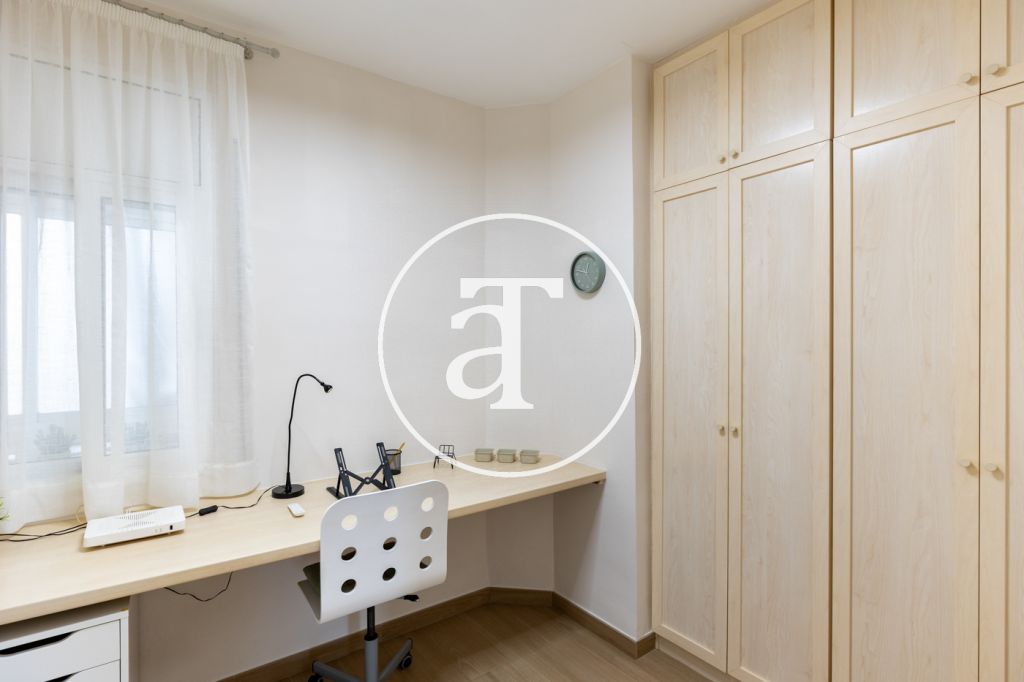 Monthly rental apartment with 2 bedrooms, 1 bathroom, study and terrace with views next to the Gran Via 2 shopping center 33