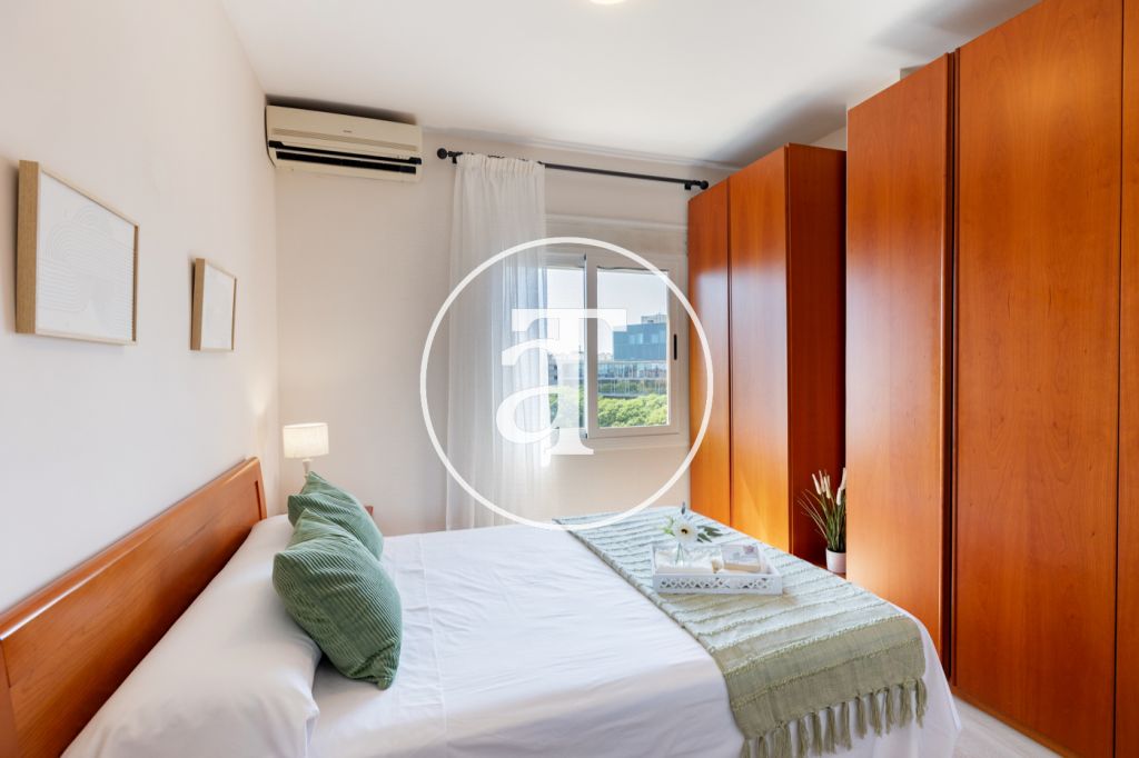 Monthly rental apartment with 2 bedrooms, 1 bathroom, study and terrace with views next to the Gran Via 2 shopping center 26