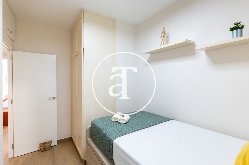 Monthly rental apartment with 2 bedrooms, 1 bathroom, study and terrace with views next to the Gran Via 2 shopping center 35
