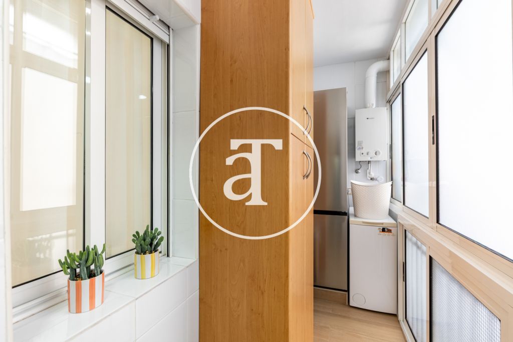 Monthly rental apartment with 2 bedrooms, 1 bathroom, study and terrace with views next to the Gran Via 2 shopping center 22