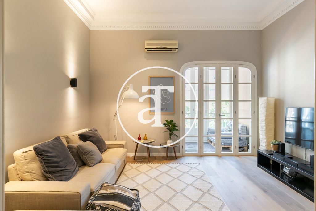Piso de alquiler temporal de 2 habitaciones con 2 baños y balcón en Calle Mallorca en el Eixample 5