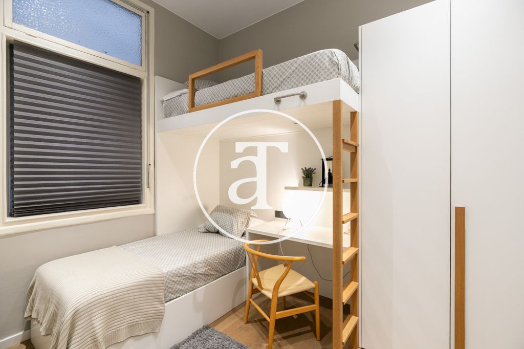 Piso de alquiler temporal de 2 habitaciones con 2 baños y balcón en Calle Mallorca en el Eixample 30