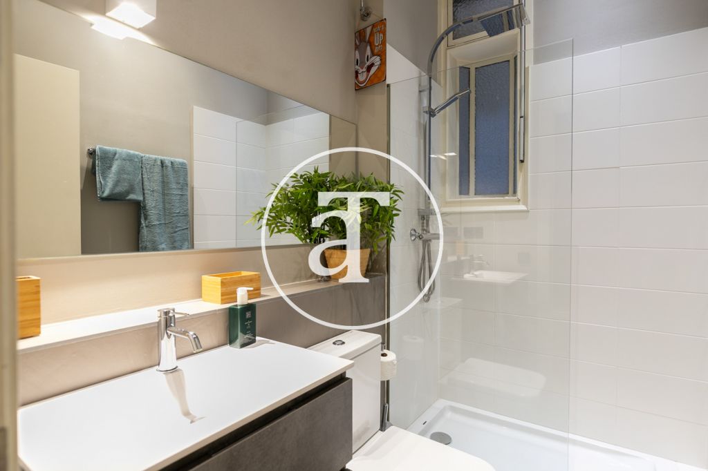 Piso de alquiler temporal de 2 habitaciones con 2 baños y balcón en Calle Mallorca en el Eixample 33