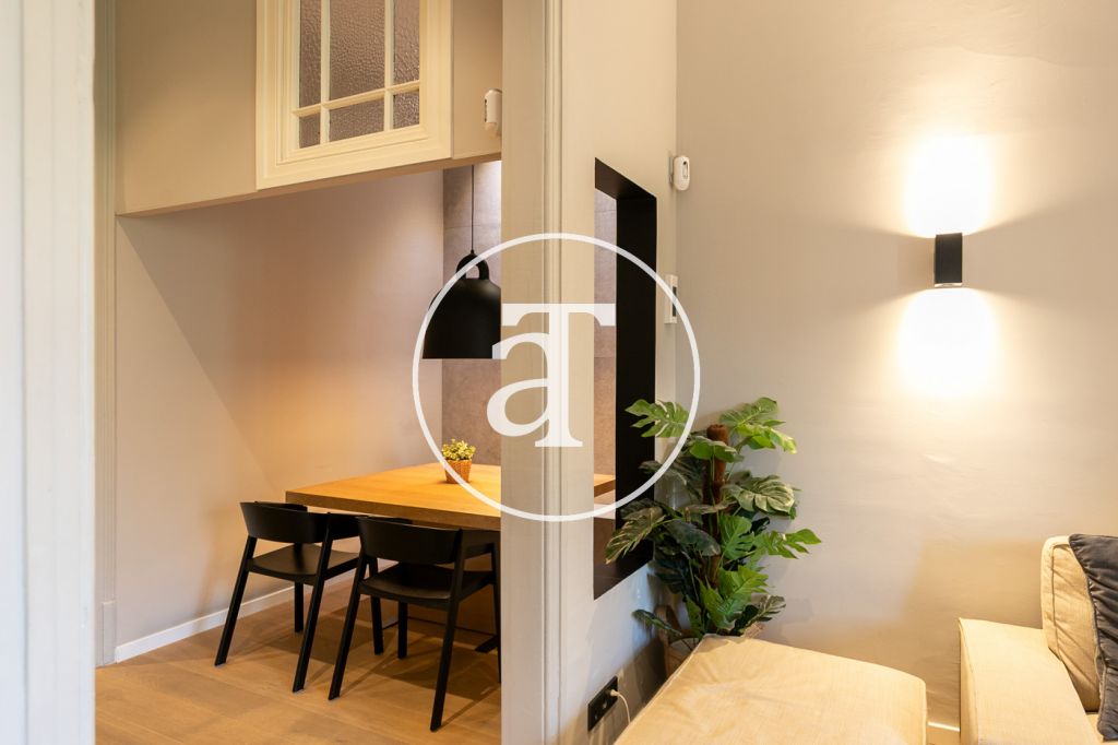 Piso de alquiler temporal de 2 habitaciones con 2 baños y balcón en Calle Mallorca en el Eixample 8