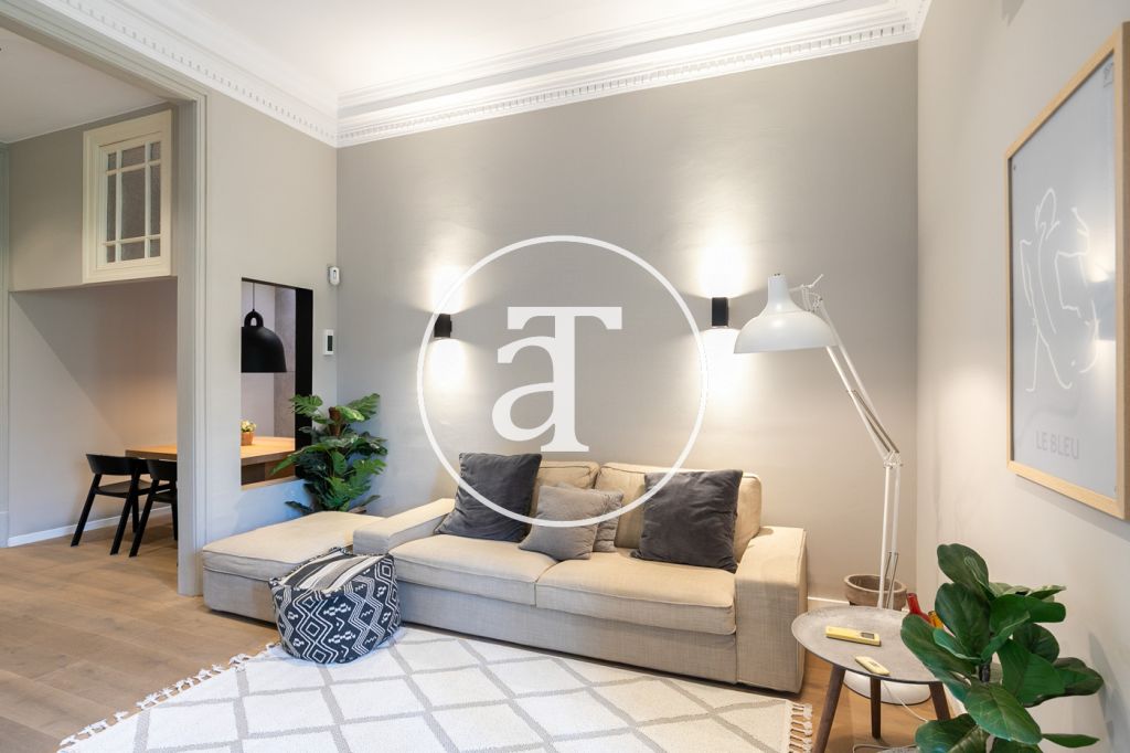 Piso de alquiler temporal de 2 habitaciones con 2 baños y balcón en Calle Mallorca en el Eixample 3