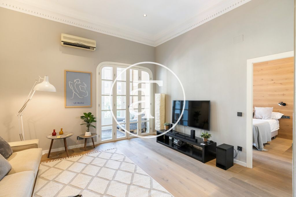 Piso de alquiler temporal de 2 habitaciones con 2 baños y balcón en Calle Mallorca en el Eixample