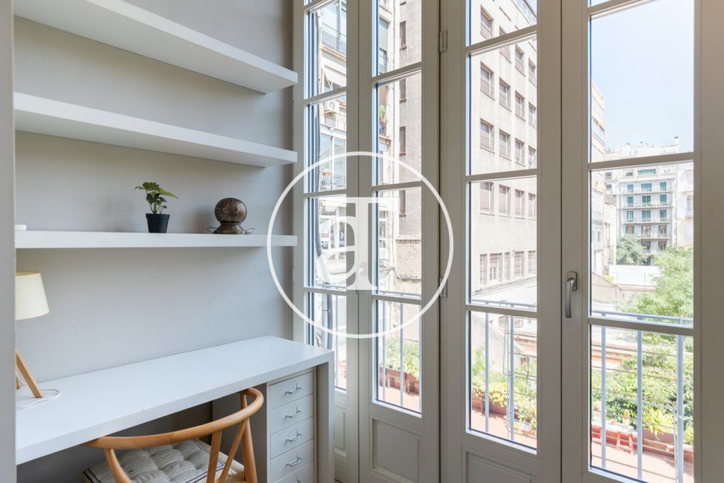 Piso de alquiler temporal de 2 habitaciones con 2 baños y balcón en Calle Mallorca en el Eixample 32