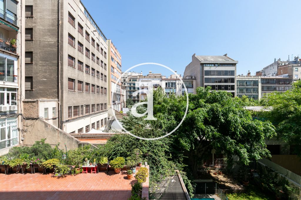Piso de alquiler temporal de 2 habitaciones con 2 baños y balcón en Calle Mallorca en el Eixample 2