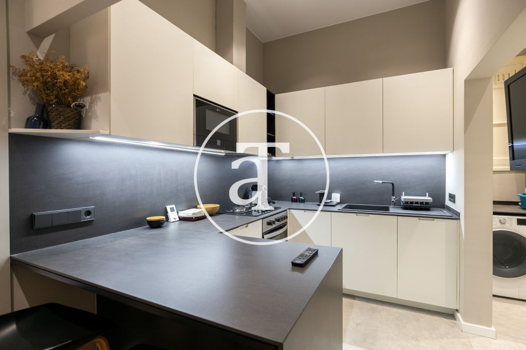 Piso de alquiler temporal de 2 habitaciones con 2 baños y balcón en Calle Mallorca en el Eixample 14