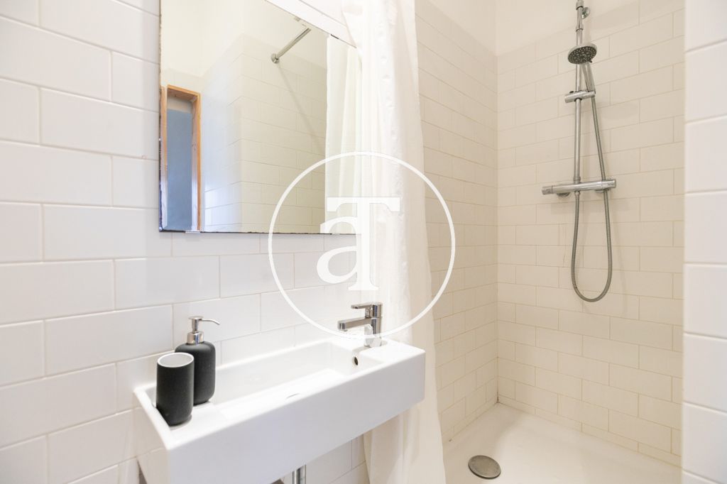 Furnished and equipped studio with balcony steps away from Paseo Joan de Borbó 22