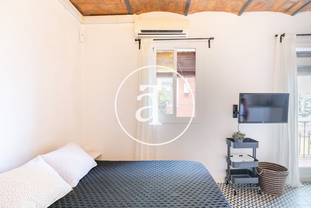 Furnished and equipped studio with balcony steps away from Paseo Joan de Borbó 20