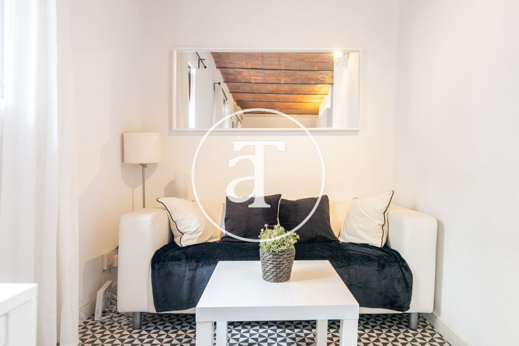 Furnished and equipped studio with balcony steps away from Paseo Joan de Borbó 3