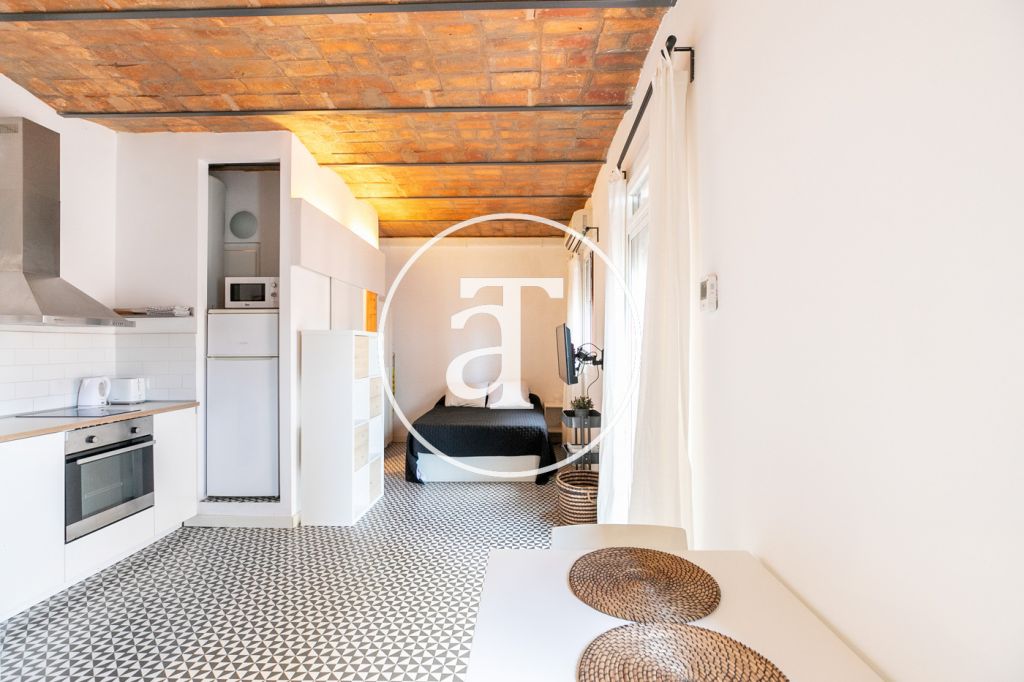 Furnished and equipped studio with balcony steps away from Paseo Joan de Borbó 10