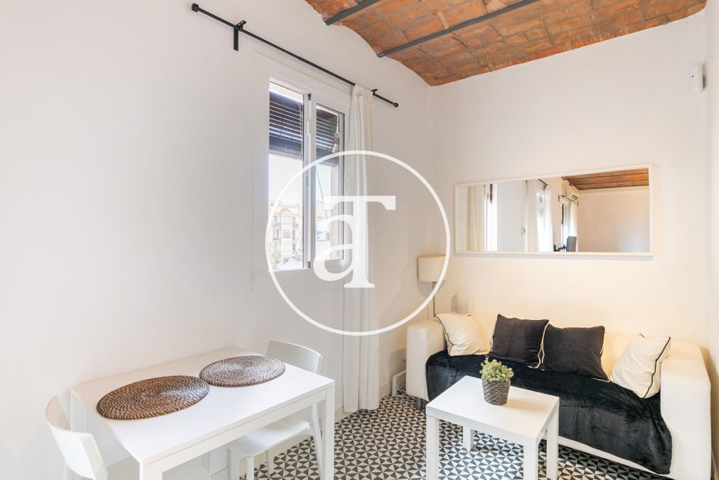 Furnished and equipped studio with balcony steps away from Paseo Joan de Borbó 2
