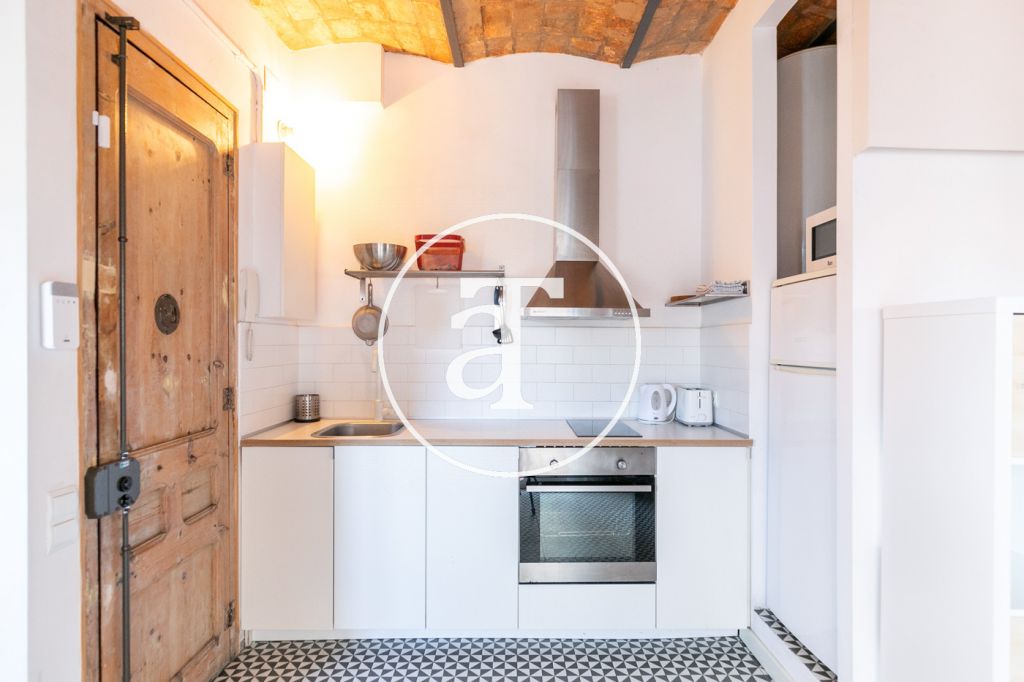 Furnished and equipped studio with balcony steps away from Paseo Joan de Borbó 7
