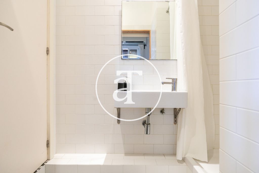 Furnished and equipped studio with balcony steps away from Paseo Joan de Borbó 21