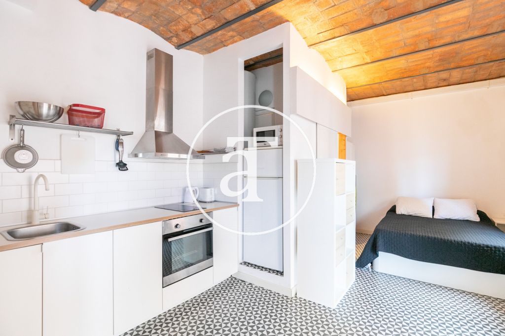 Furnished and equipped studio with balcony steps away from Paseo Joan de Borbó 8