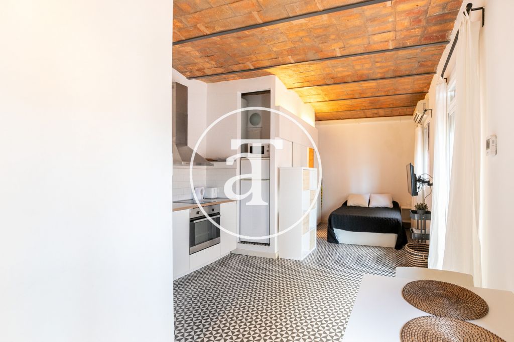 Furnished and equipped studio with balcony steps away from Paseo Joan de Borbó 6