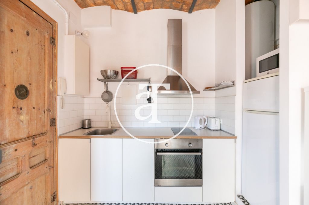 Furnished and equipped studio with balcony steps away from Paseo Joan de Borbó 11