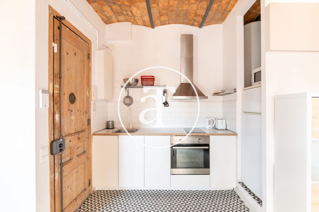 Furnished and equipped studio with balcony steps away from Paseo Joan de Borbó 13