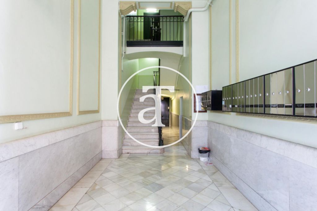 Piso de alquiler temporal de dos habitaciones dobles y dos baños en Eixample 20