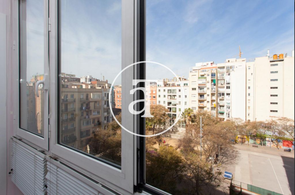 Piso de alquiler temporal de dos habitaciones dobles y dos baños en Eixample 5