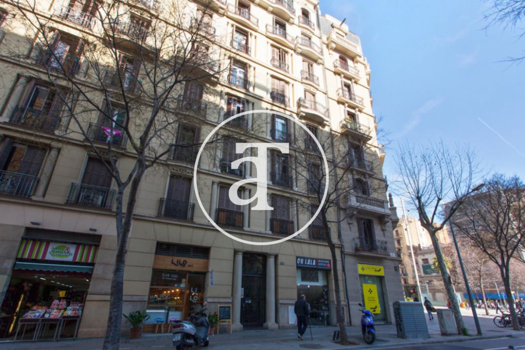 Piso de alquiler temporal de dos habitaciones dobles y dos baños en Eixample 18