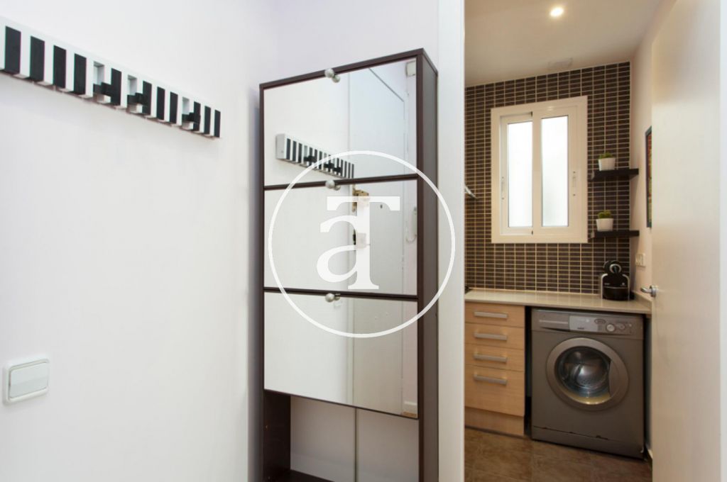 Piso de alquiler temporal de dos habitaciones dobles y dos baños en Eixample 9